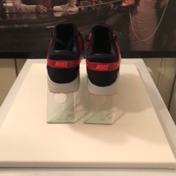 NIKE AIR MAX ZERO ESSENTIAL SIZE 11 RED & BLACK - Picture 4 of 8